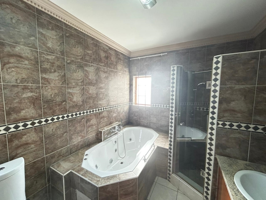 5 Bedroom Property for Sale in Birdwood Estate North West